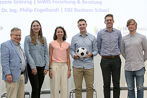 (v. l. n. r.) Dr. Hans-Jochem Witzke, Leonie Gröning, Dr. Kathrin Manthei, Fabian Kohlmann, Sascha Rodenberg, Prof. Dr.-Ing. Philip Engelhardt. Bilquelle: EBZ/Andreas Molatta.