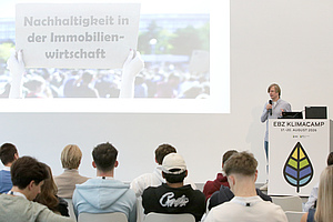 Prof. Dr.-Ing. Philip Engelhardt, Professor für Gebäudeenergietechnik und Wärmeversorgung an der EBZ Business School und wissenschaftlicher Leiter des KlimaCamps. Bildquelle: EBZ/Andreas Molatta.